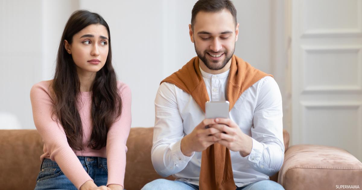 كيف أعرف إذا كان زوجي يعتبر الآخرين سوبر ماما؟