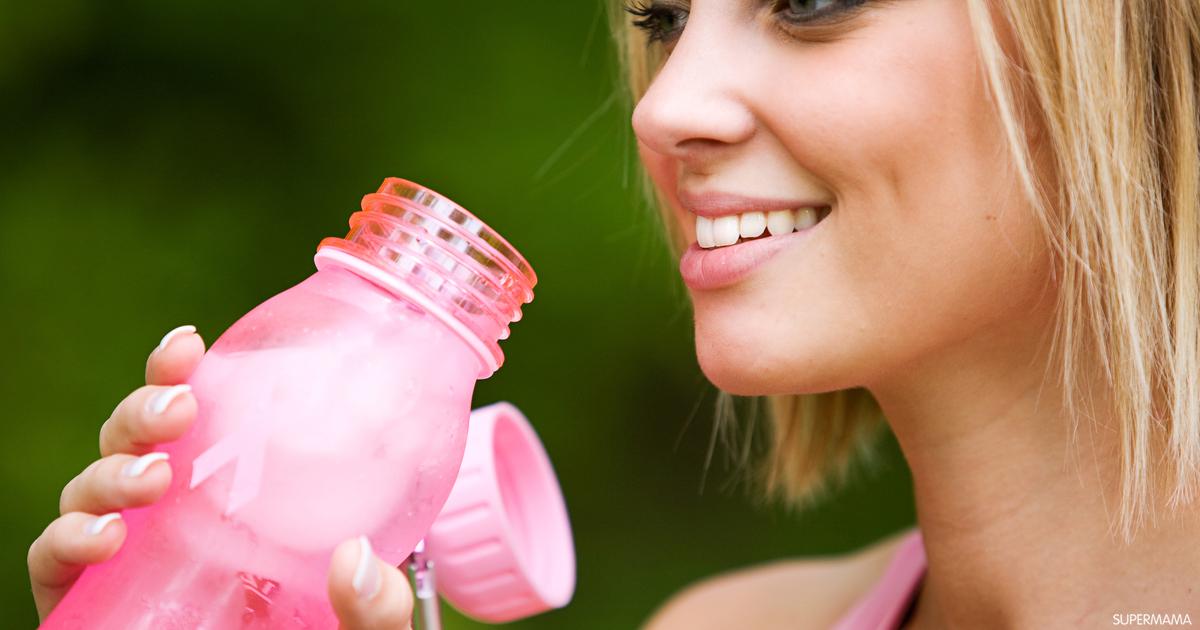 Bring a drink. девушка со стаканом воды на кухне. Cocktail party. Bring a drink. Bring a drink.